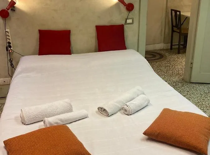 San Marco Orange Nest * Venezia