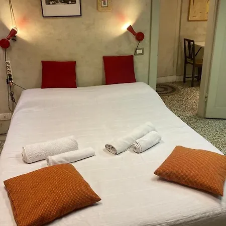 San Marco Orange Nest * Veneza